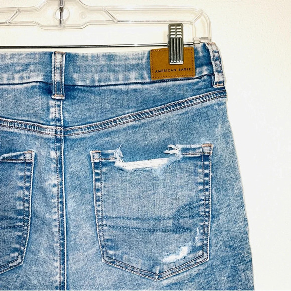 American Eagle Curvy Light Wash Distressed High Rise Denim Shorts 8 Women’s - Picture 6 of 13